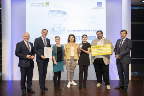 Verleihung des Clusterland Awards (5.000,- Euro Scheck) mit Helmut Miernicki, Jochen Danninger, Michaela Smertnig, Barbara Kanzian, Azra Korjenic, Bernd Strahammer, Reinhard Karl