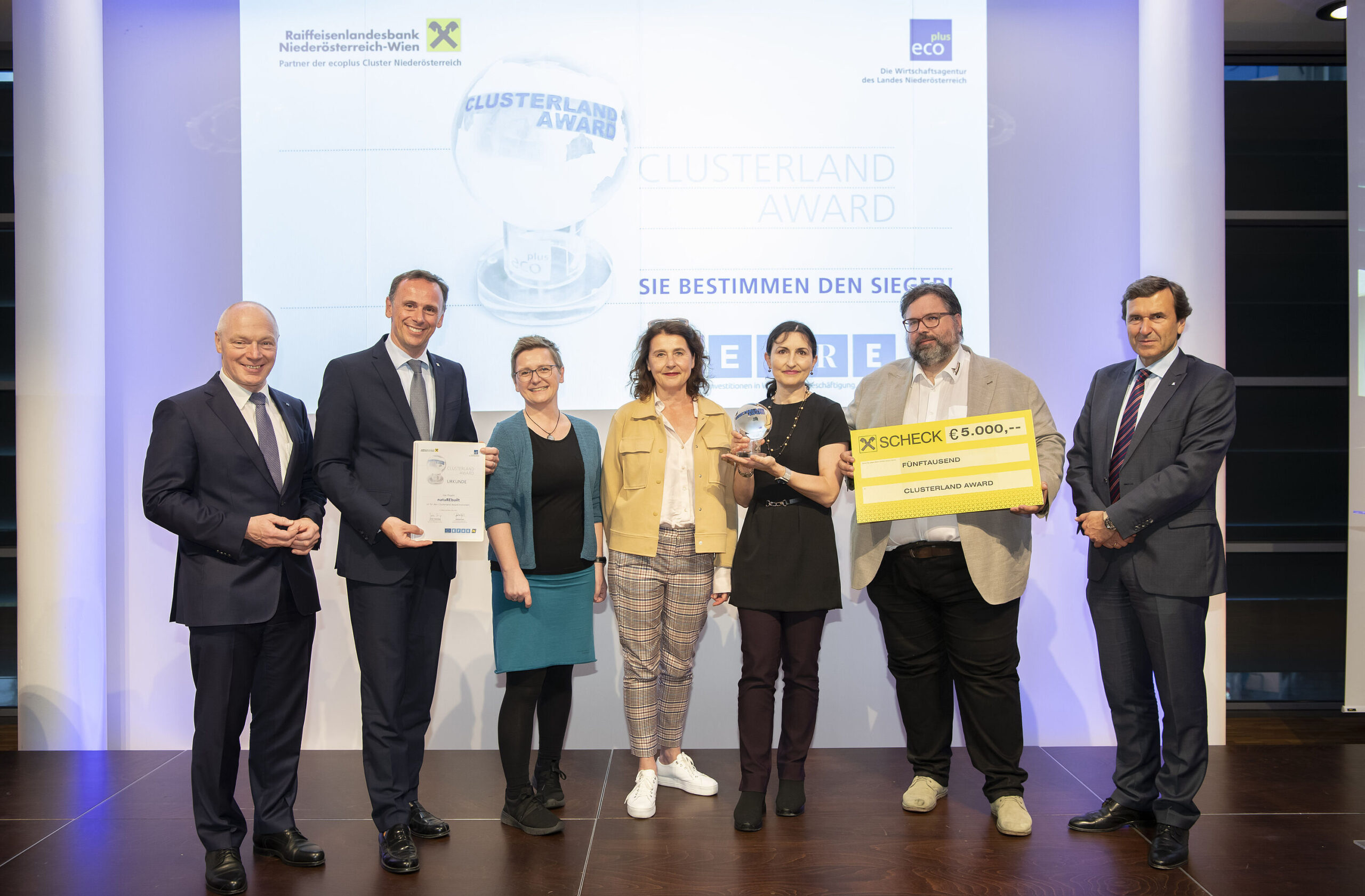 Verleihung des Clusterland Awards (5.000,- Euro Scheck) mit Helmut Miernicki, Jochen Danninger, Michaela Smertnig, Barbara Kanzian, Azra Korjenic, Bernd Strahammer, Reinhard Karl