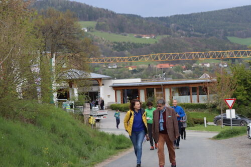 Barbara Kanzian und Alois Hirschmugl beim Gehen