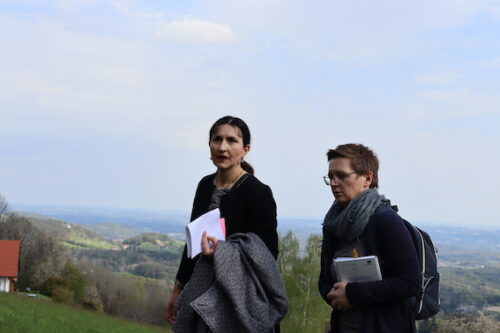 Azra Korjenic und Michaela Smertnig beim Gehen